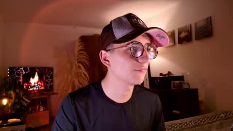 Snapshot of mr_evan1 chatting on October 16, 2025, 1:12 pm Mr Evans online show from October 16, 2025, 1:12 pm