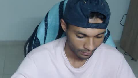 Max online show from November 11, 2025, 9:37 pm