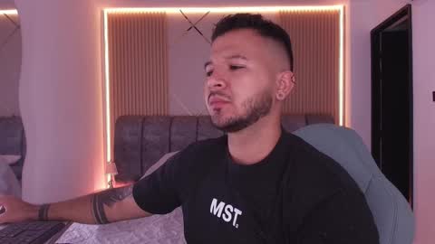 MIKEE online show from March 15, 2026, 3:01 am