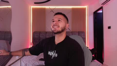 MIKEE online show from April 2, 2026, 3:04 am