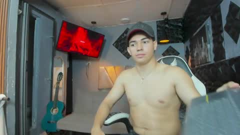 Snapshot of mr_mois chatting on April 6, 2026, 6:36 am mr_mois online show from April 6, 2026, 6:36 am