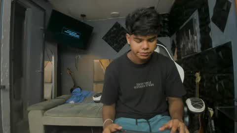 Snapshot of mr_mois chatting on April 13, 2026, 6:08 am mr_mois online show from April 13, 2026, 6:08 am