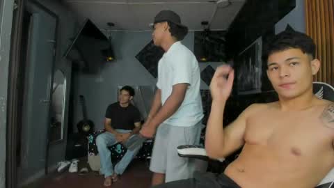 Snapshot of mr_mois chatting on April 23, 2026, 5:08 am mr_mois online show from April 23, 2026, 5:08 am