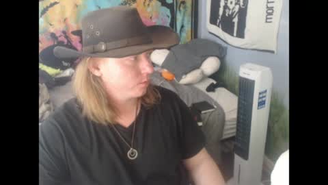 mr_strawberry online show from April 12, 2026, 6:13 pm