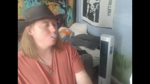 mr_strawberry online show from April 18, 2026, 2:10 pm