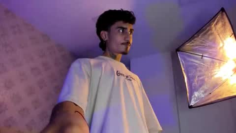 MR online show from December 5, 2025, 3:26 am