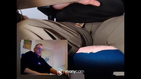 MrJohnsen1975 online show from June 14, 2026, 8:49 am