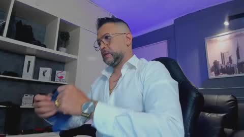 MrFrank. online show from September 19, 2025, 12:39 pm