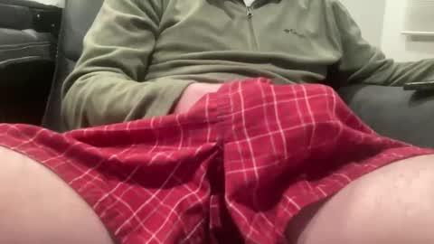 Snapshot of mrgummybear18 chatting on February 11, 2025, 2:25 am mrgummybear18 online show from February 11, 2025, 2:25 am