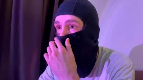 Snapshot of mrkallin chatting on February 19, 2026, 9:33 pm mrkallin online show from February 19, 2026, 9:33 pm