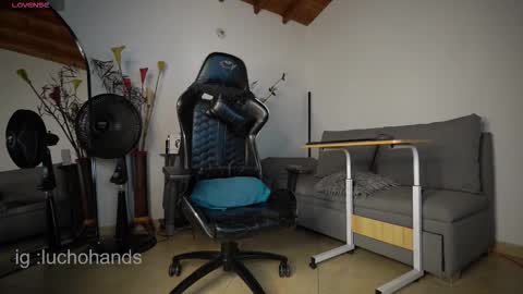 Luis    Instagram   online show from October 2, 2025, 11:06 am