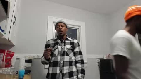 Snapshot of mromg007 chatting on December 11, 2024, 10:38 pm mromg007 online show from December 11, 2024, 10:38 pm