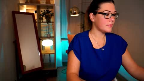 Snapshot of mrsfllowerr chatting on October 8, 2025, 4:37 pm Tamara online show from October 8, 2025, 4:37 pm