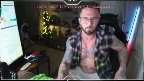 mrstr33tfr33k online show from February 21, 2025, 3:45 am