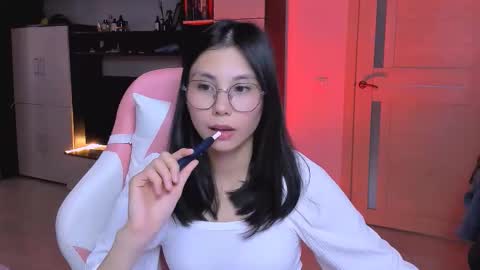 Snapshot of ms_emily_ chatting on October 9, 2025, 12:36 pm ms_emily_ online show from October 9, 2025, 12:36 pm