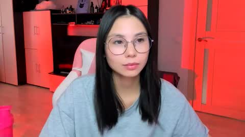 Snapshot of ms_emily_ chatting on October 31, 2025, 9:54 am ms_emily_ online show from October 31, 2025, 9:54 am