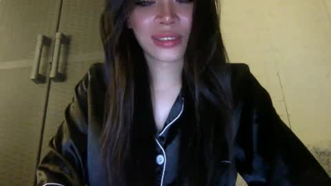 Snapshot of ms_guniguni chatting on September 15, 2025, 10:32 pm Lara online show from September 15, 2025, 10:32 pm