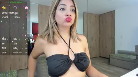 Snapshot of ms_valerypawg chatting on March 2, 2025, 10:03 am Valery Torres  online show from March 2, 2025, 10:03 am