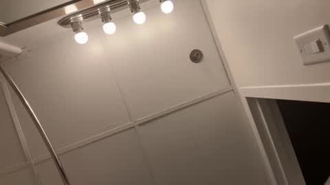 mskitty000 online show from December 3, 2025, 2:08 am