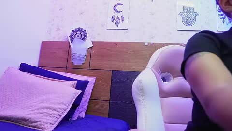 Manuela  online show from February 23, 2025, 3:13 am