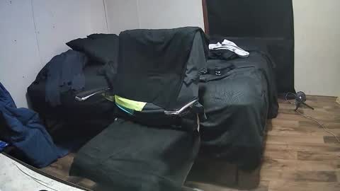 Muffdiver online show from April 18, 2026, 6:34 pm