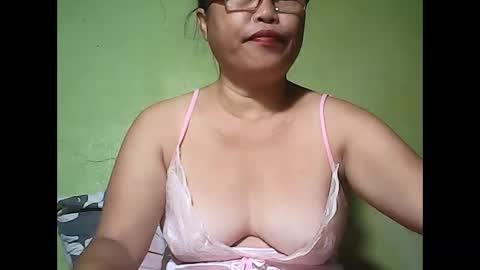 Snapshot of muffy_bunny chatting on May 24, 2026, 7:41 pm muffy_bunny online show from May 24, 2026, 7:41 pm
