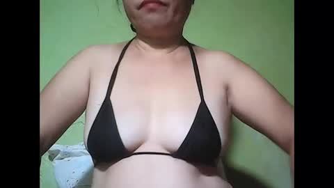 Snapshot of muffy_bunny chatting on June 6, 2026, 1:32 am muffy_bunny online show from June 6, 2026, 1:32 am