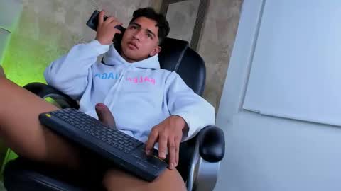 Snapshot of muichiro_tokito1 chatting on December 23, 2024, 8:22 am muichiro tokito1 online show from December 23, 2024, 8:22 am