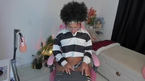 HEY GUYS IF YOU LIKE SEXY SHOW YOU ARE IN THE CORRECT PLACE CU WENESDAY PVT OPEN   TRANSMISSION TIME 5 PM - 10 PM COLOMBIA online show from February 19, 2026, 1:23 am