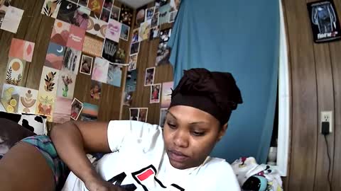 mumnxdor online show from January 7, 2026, 2:52 pm