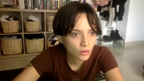 Snapshot of munchi_ chatting on December 4, 2024, 3:21 pm   online show from December 4, 2024, 3:21 pm