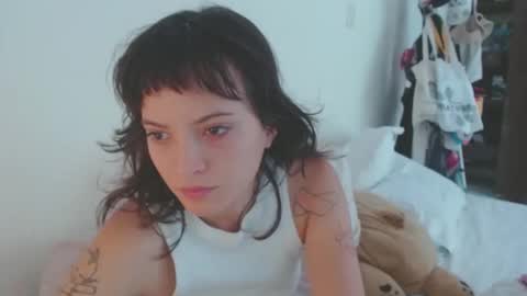 Snapshot of munchi_ chatting on November 3, 2025, 4:52 pm   online show from November 3, 2025, 4:52 pm