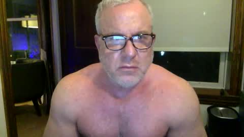 Muscl Dad online show from April 14, 2026, 3:23 am