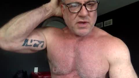 Muscl Dad online show from June 7, 2026, 6:33 pm