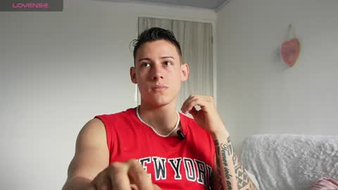 muscle_king_cum online show from April 7, 2026, 2:17 pm