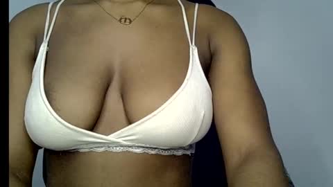 Snapshot of muscle_queen0 chatting on January 18, 2026, 11:19 pm muscle_queen0 online show from January 18, 2026, 11:19 pm