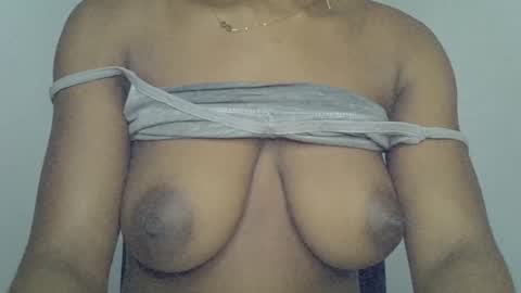 Snapshot of muscle_queen0 chatting on February 22, 2026, 9:13 pm muscle_queen0 online show from February 22, 2026, 9:13 pm