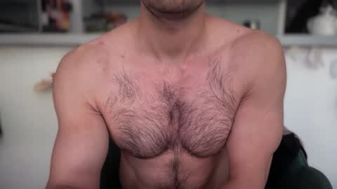 Snapshot of musclehair3 chatting on April 22, 2026, 9:33 am musclehair3 online show from April 22, 2026, 9:33 am