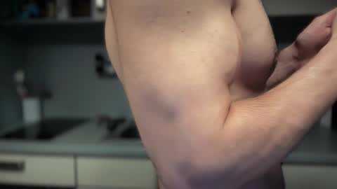 Snapshot of musclehair3 chatting on May 8, 2026, 9:20 pm musclehair3 online show from May 8, 2026, 9:20 pm