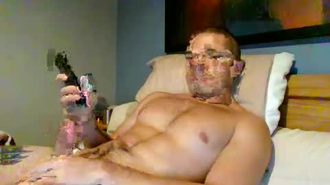 muscleshow00 online show from December 19, 2025, 7:37 am