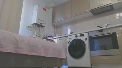 MusclesQueen online show from March 5, 2025, 12:55 pm