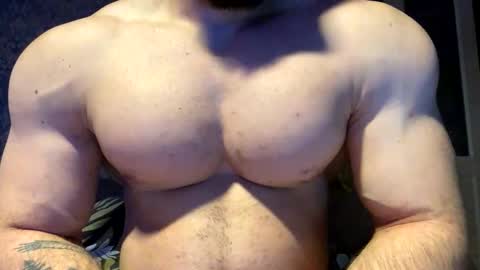 Snapshot of muscularjuggler chatting on October 3, 2025, 1:24 am muscularjuggler online show from October 3, 2025, 1:24 am