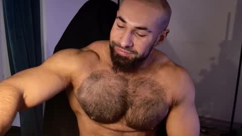 Snapshot of musculusx chatting on October 14, 2025, 12:50 pm Musculus online show from October 14, 2025, 12:50 pm