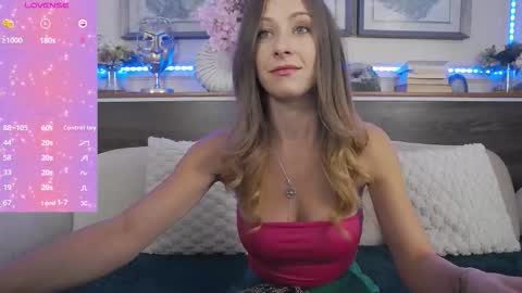 Luna  online show from September 26, 2025, 6:56 pm