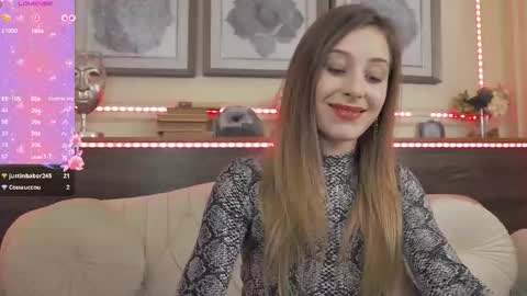 Luna  online show from November 25, 2025, 7:14 pm