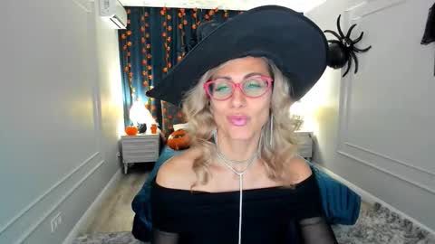 Diana online show from October 31, 2025, 11:55 am