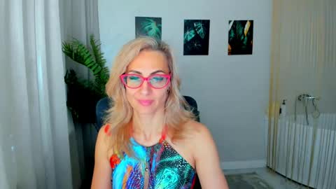 Snapshot of museofstage chatting on May 2, 2026, 11:37 am Diana online show from May 2, 2026, 11:37 am