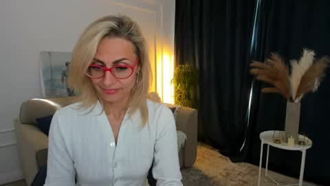 Snapshot of museofstage chatting on June 3, 2026, 2:33 pm Diana online show from June 3, 2026, 2:33 pm