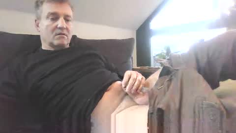 Snapshot of muskauer chatting on December 24, 2024, 1:06 pm nobuddy online show from December 24, 2024, 1:06 pm