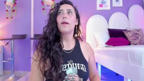 my_aleja_ online show from September 25, 2025, 1:59 pm